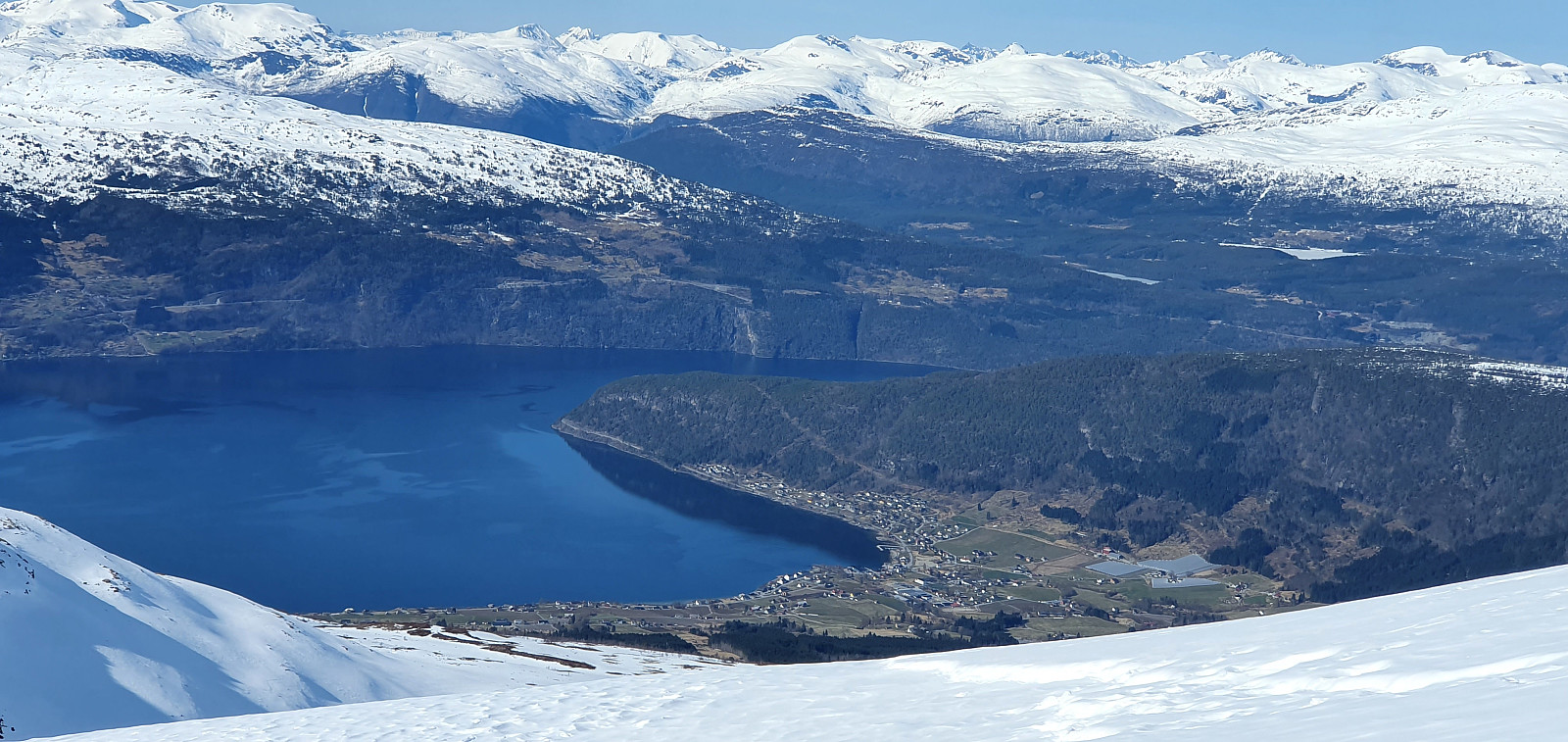 Fjelltur til Storelogpiken (1553moh) fra Innvik