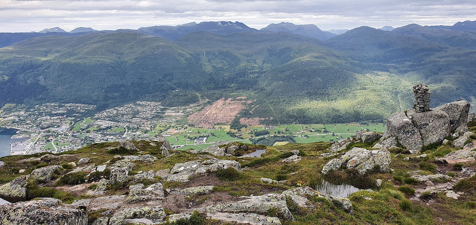 Fjelltur til Trollenyken / Trollenykjen (899 moh) fra Nordfjordeid