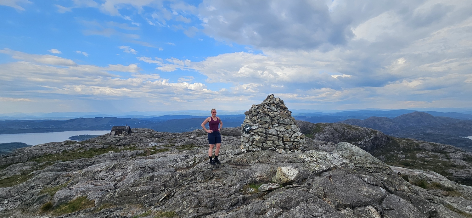 Fjelltur til Eldsfjellet (324 moh) og Eldsbu i Alver