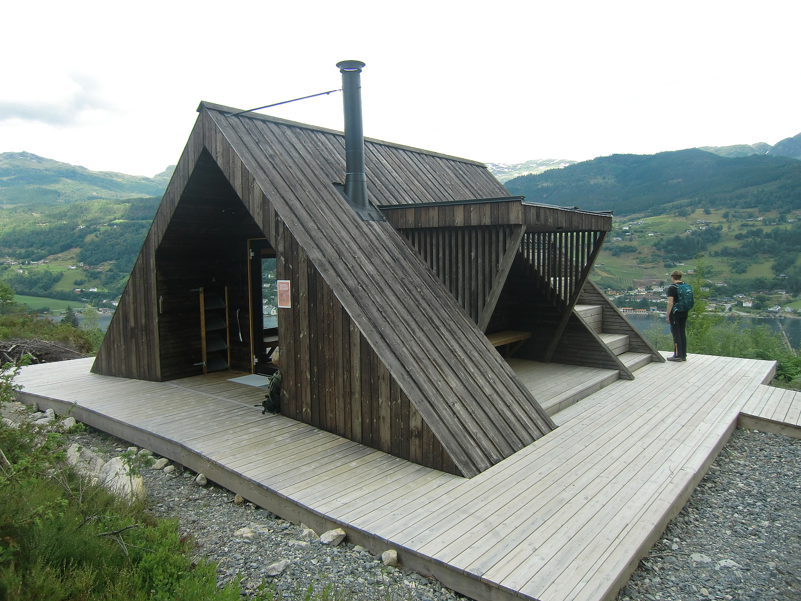 Vandretur til dagsturhytta Solhaug (110moh) i Ulvik