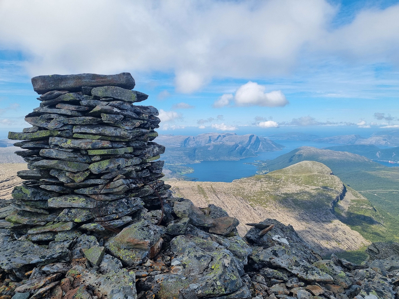 Fjelltur fra Svelgen til Rikeloftet (1138 moh)