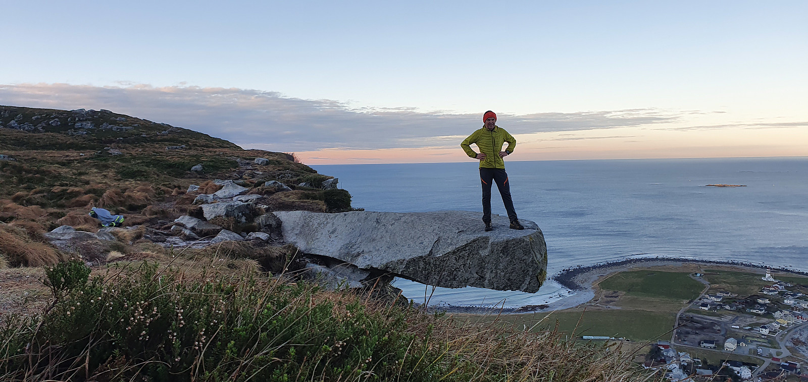 Rundtur Godøya, Storhornet (497 moh) og Johan Skytt steinen