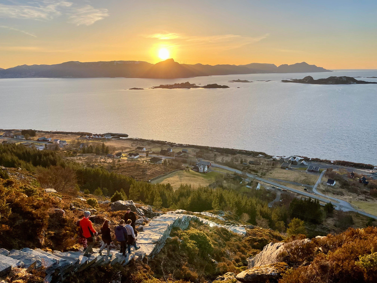 Fjelltur til Kragsethornet (459moh) via "Hakalletrappa" i Vanylven