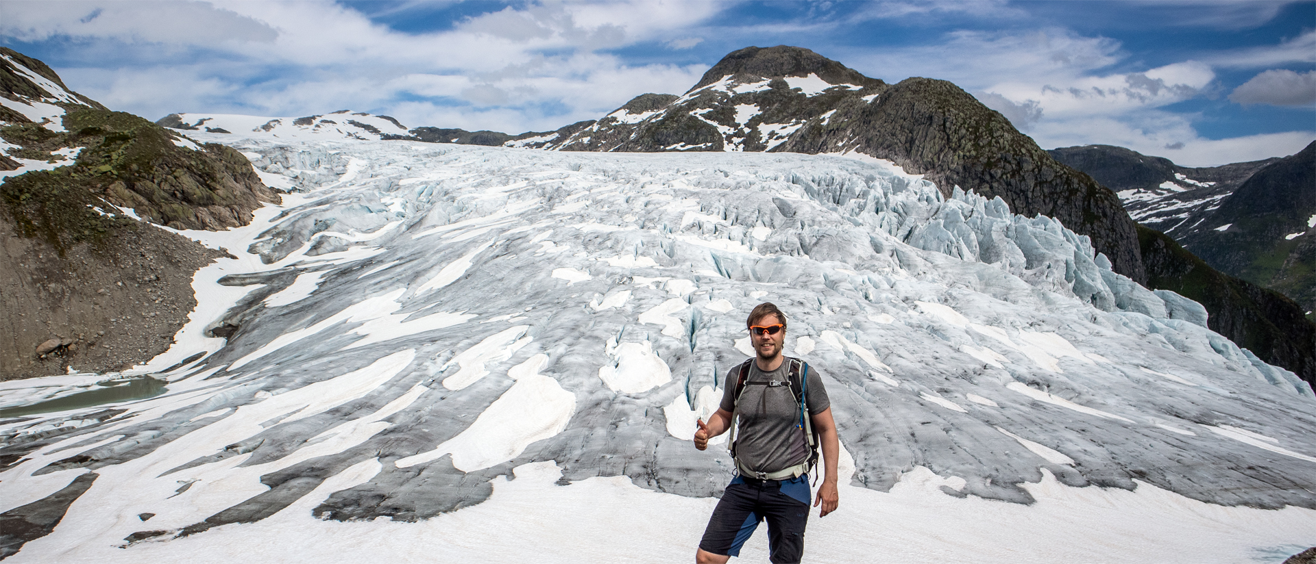Fjelltur til Flatbreen og Flatbrehytta (994 moh) i Fjærland